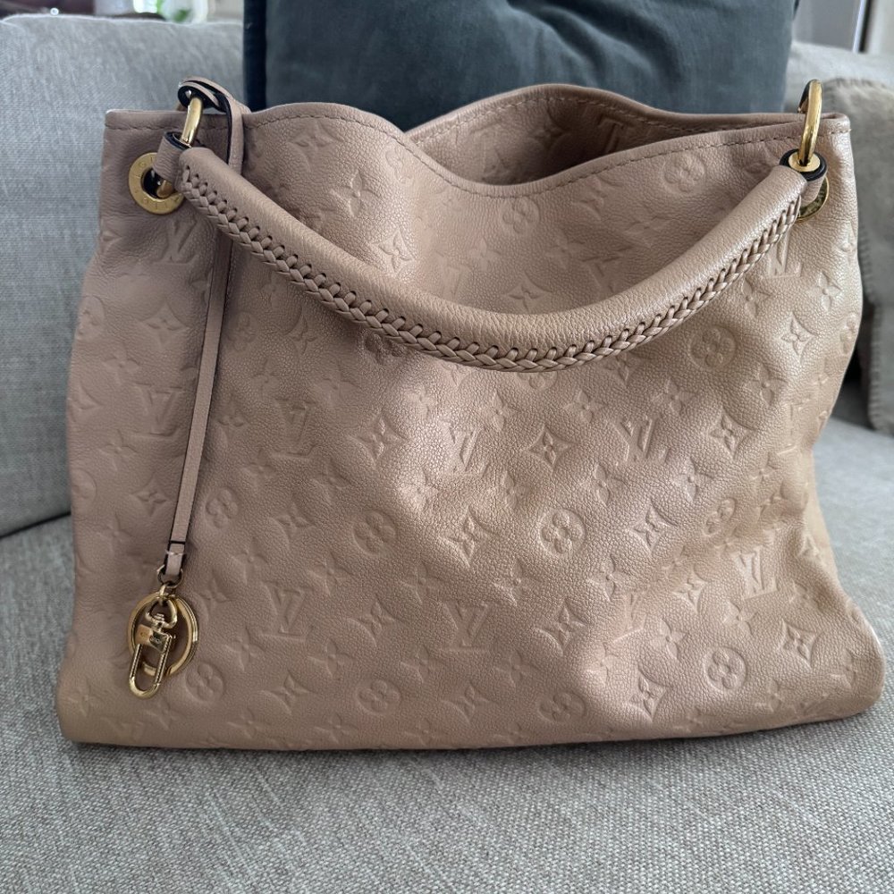 AUTHENTIC LOUIS VUITTON ARTSY MM